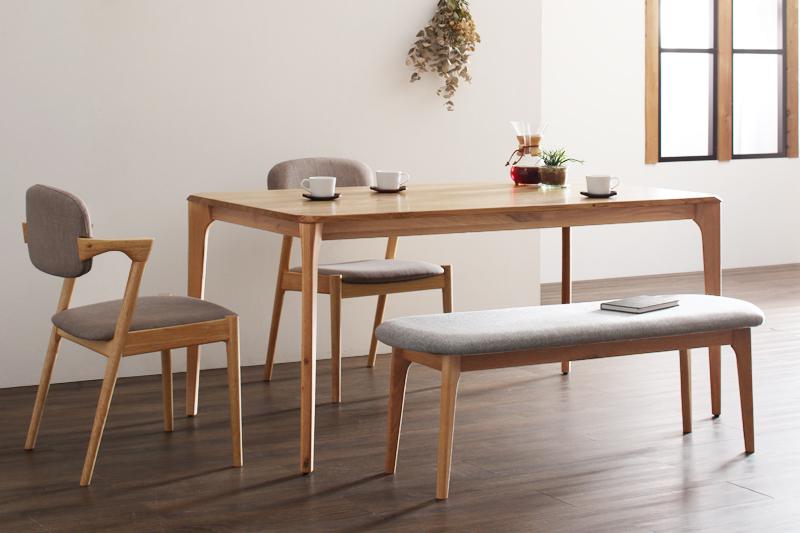 無垢のテーブルなのに低価格 優しいデザインのダイニングテーブル 